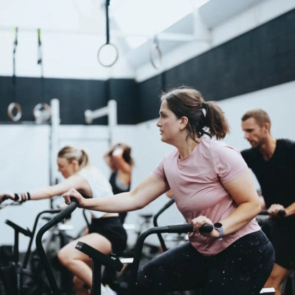 People doing cardio together at Fitbug Fitness Studio